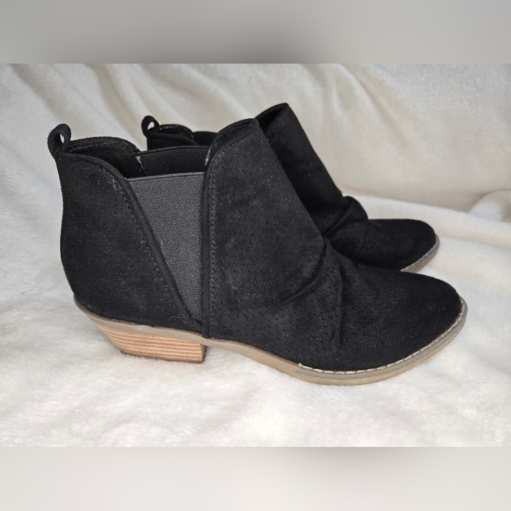 Report Booties black heel suade pullon size 8